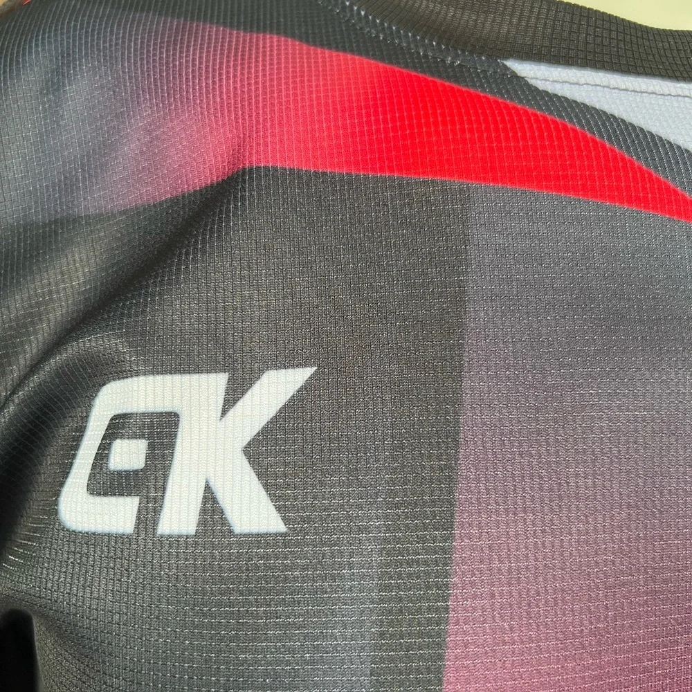 T-Shirt - Picture 5 of 12